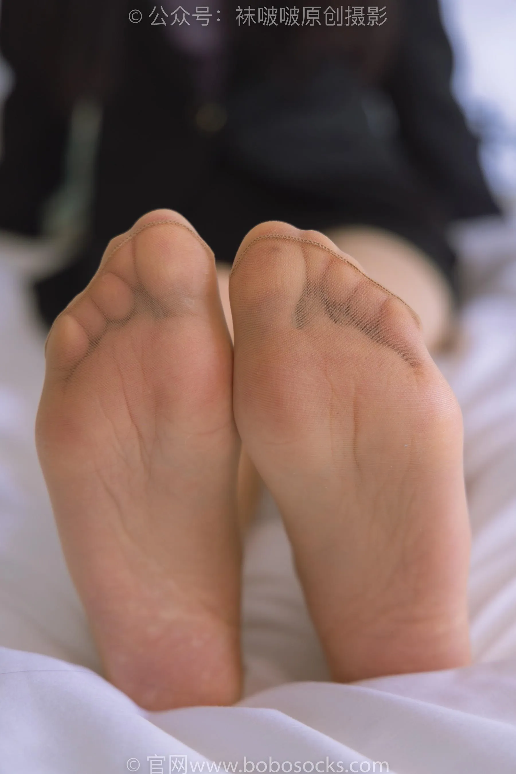 [BoBoSocks袜啵啵]NO.216 小甜豆-两双高跟鞋、肉丝、油亮黑丝 [90P]插图1